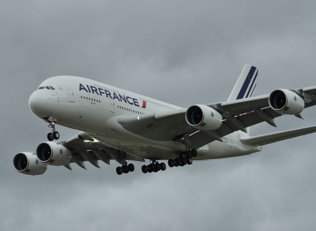 Airbus A380-800 —