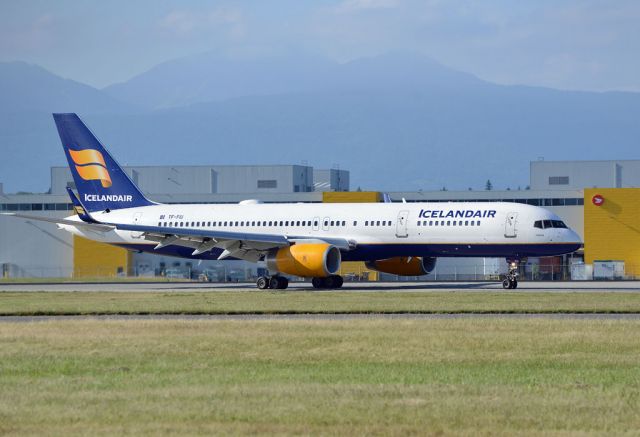 Boeing 757-200 (TF-FIU)