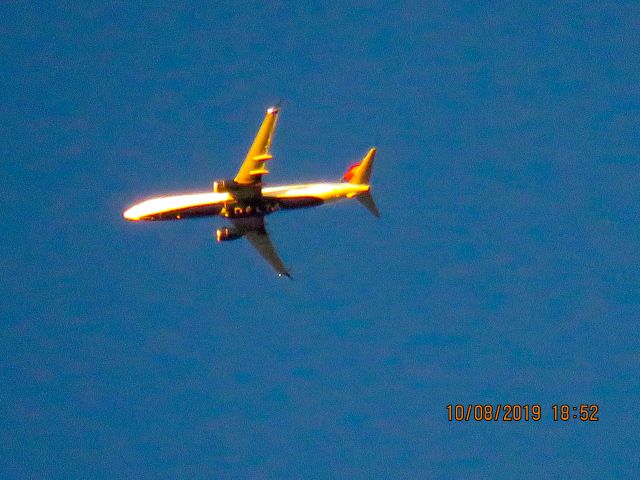 Boeing 737-900 (N895DN)
