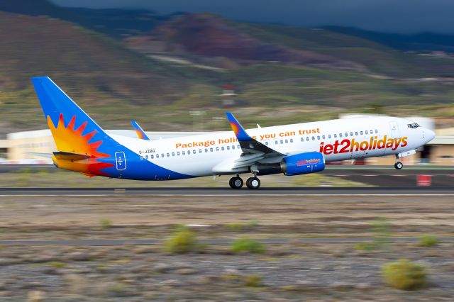 Boeing 737-800 (G-JZBG)