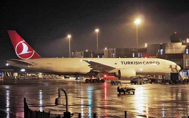 Boeing 777-200 (TC-LJL) - turkish cargo b777-ff2 tc-ljl arriving in shannon this evening from istanbul 21/12/18.