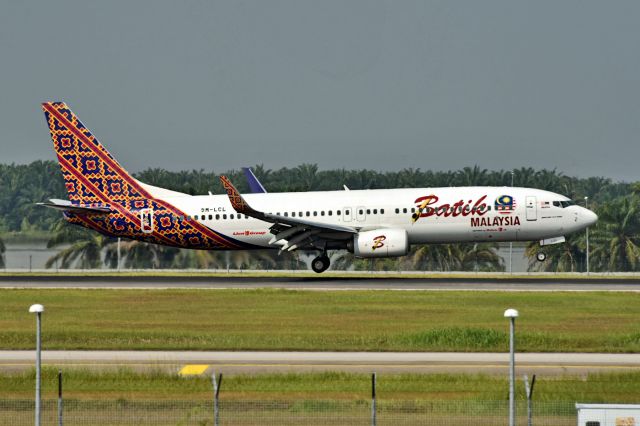 Boeing 737-800 (9M-LCL)