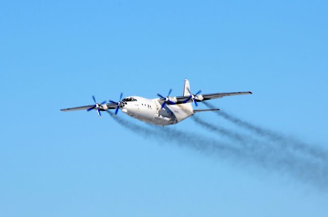 Antonov An-12 (UR-CKM)