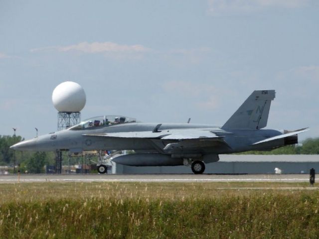 McDonnell Douglas FA-18 Hornet (16-6961)