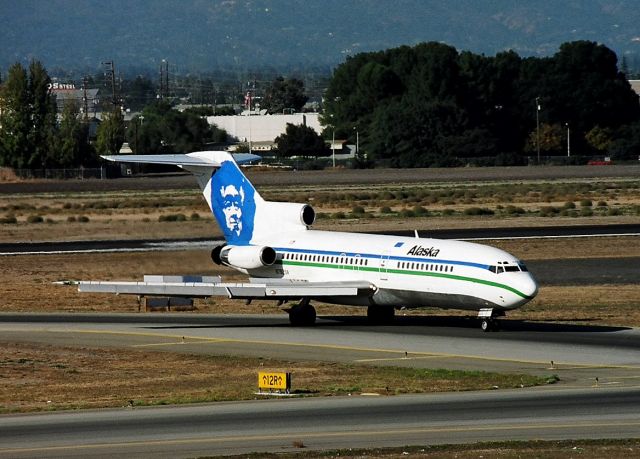 Boeing 727-100 (N7829A) - KSJC Alaska 727-100 rolling off 30L from Seattle.