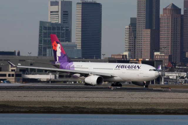 Airbus A330-200 (N379HA)