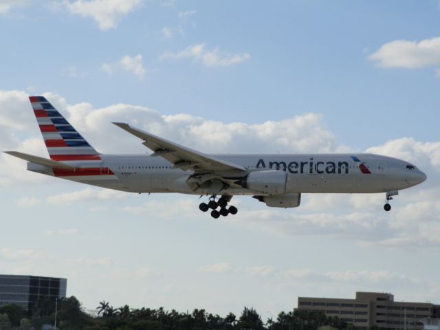 Boeing 777-200 (N797AN)
