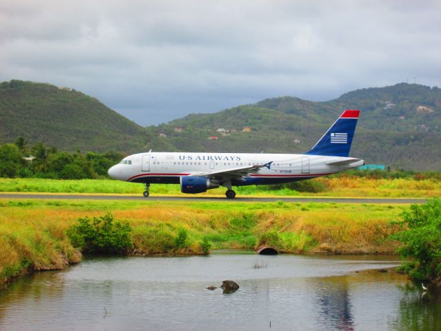 Airbus A319 (N710UW)