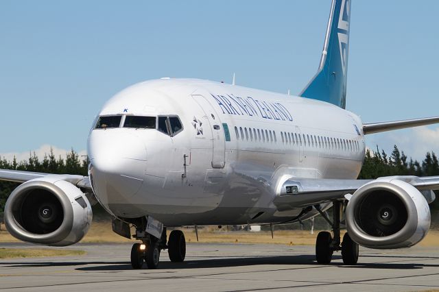 BOEING 737-300 (ZK-NGK) - 15 JAN 2012