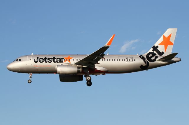 Airbus A320 (VH-YXT) - Arriving on Rwy.34 on a positioning flight from Brisbane.