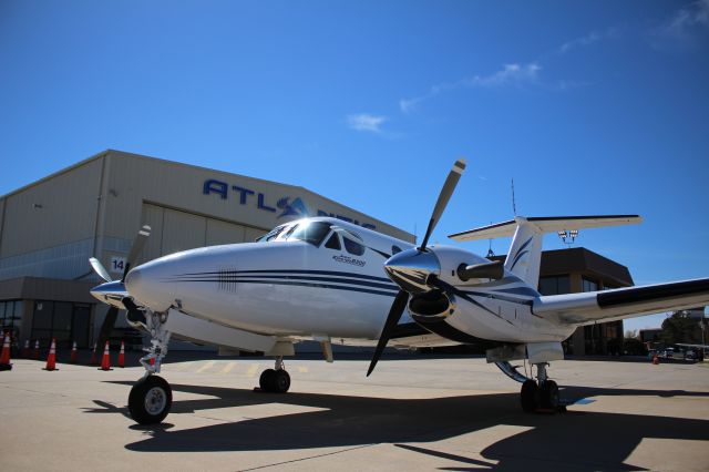 Beechcraft Super King Air 200 (N399WM)