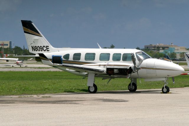 Piper Navajo (N809CE) - Seen here on 1-May-18.