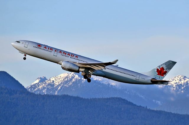 Airbus A330-300 (C-GFUR)