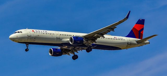 Airbus A321 (N338DN) - N338DN Delta Air Lines Airbus A321-211 s/n 8078 - Las Vegas - McCarran International Airport (LAS / KLAS)br /USA - Nevada April 30, 2021br /Photo: Tomás Del Coro