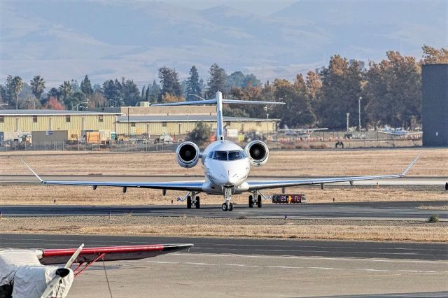 Canadair Challenger 350 (N768QS) - NetJets Bombardier BD-100 Challenger 350 at Livermore Municipal Airport , Livermore CA. December 2020