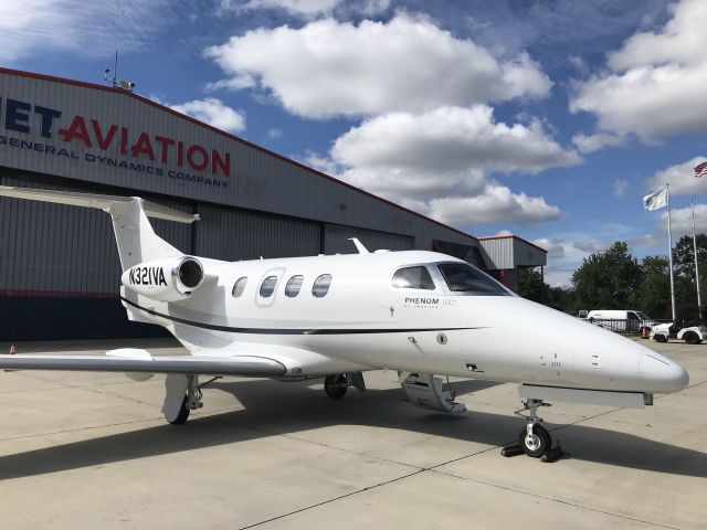 Embraer Phenom 100 (N148MW) - Type training in the Phenom 100 today!