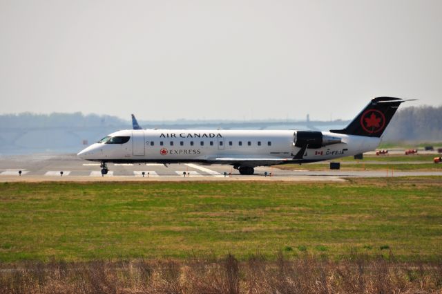 Canadair Regional Jet CRJ-200 (C-FEJA)