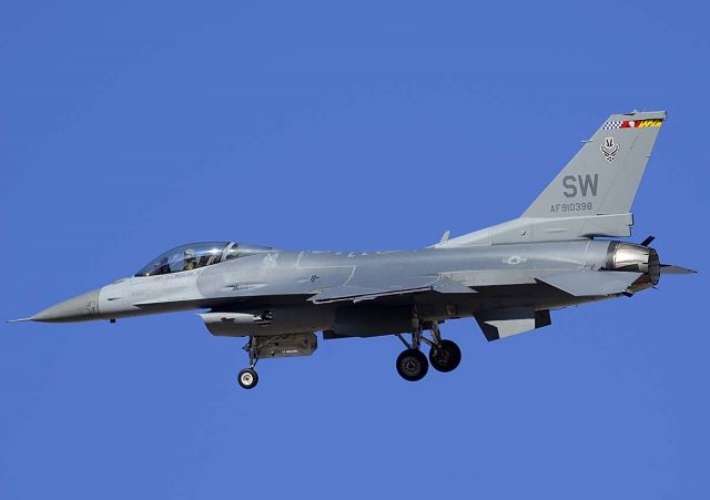 Lockheed F-16 Fighting Falcon (91-0398) - General Dynamics F-16C Viper 91-0398 from Shaw Air Force Base at the Air Force Heritage Conference on March 4 2012.