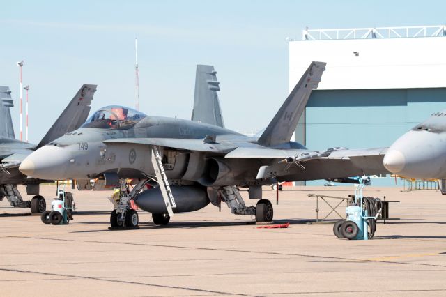 McDonnell Douglas FA-18 Hornet (18-8749)