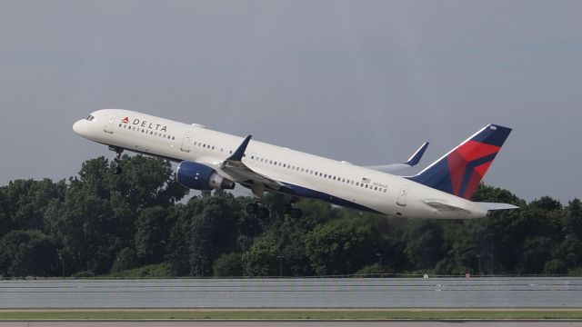 Boeing 757-200 (N536US)