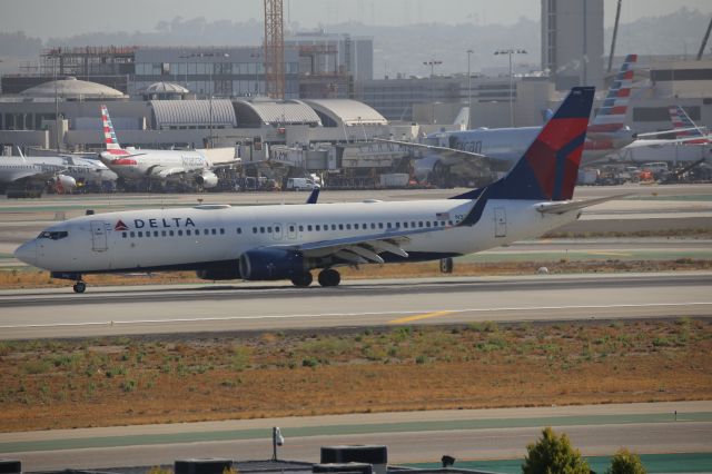 Boeing 737-800 (N3752)