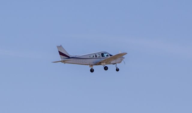 Piper Cherokee (N886EC)