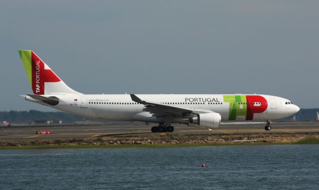 Airbus A330-200 (CS-TOQ)