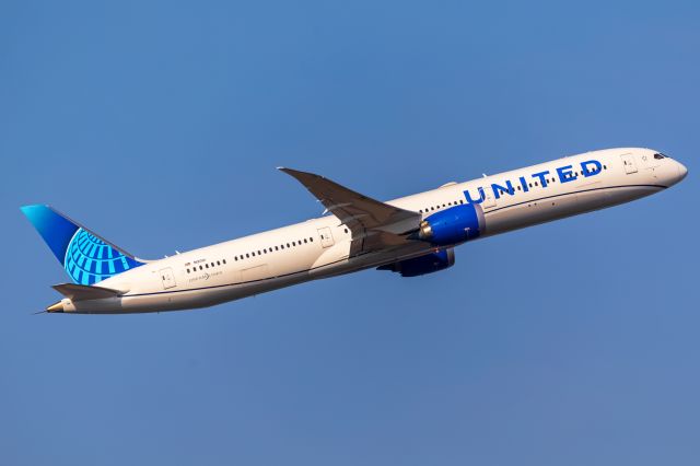 BOEING 787-10 Dreamliner (N12021)