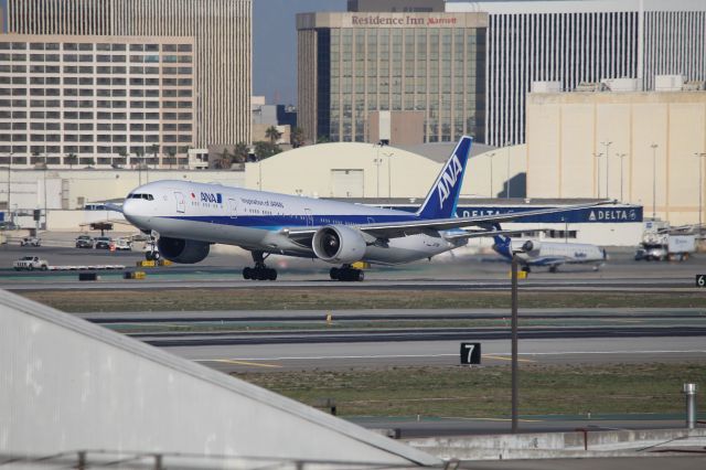 BOEING 777-300ER (JA788A)