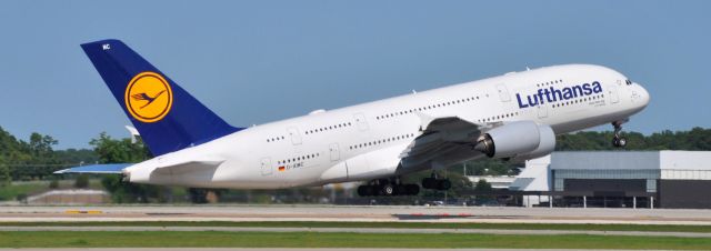 Airbus A380-800 (D-AIMC)