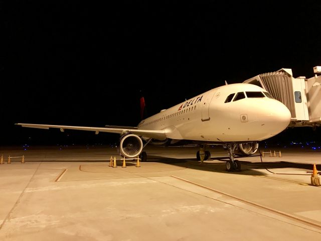 Airbus A320 (N352NW)