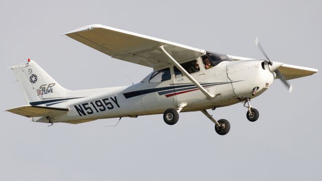 Cessna Skyhawk (N5195Y) - N5195Y climbing out of Frederick Municipal's runway 23 