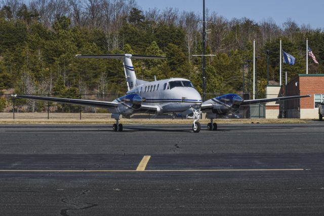 Beechcraft Super King Air 200 (N174JB)