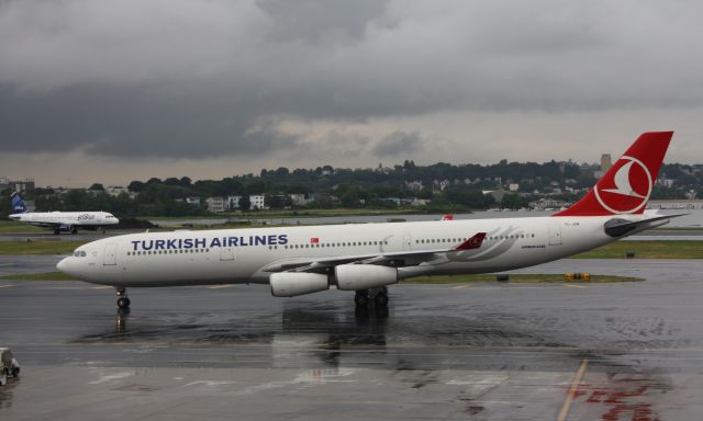 Airbus A340-300 (TC-JDM)