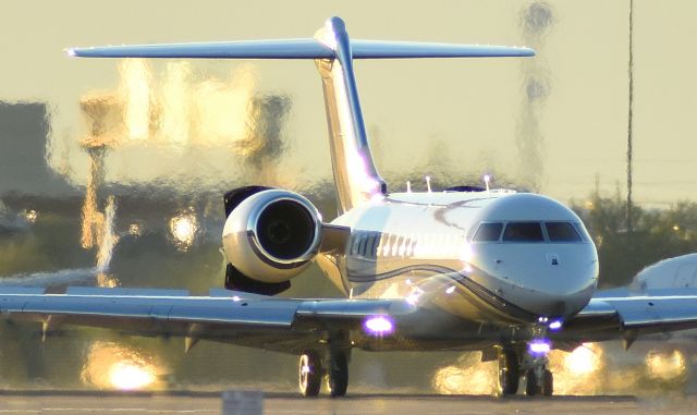 Bombardier Global Express (N921MT) - phoenix sky harbor international airport 18OCT22