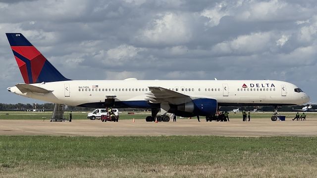 Boeing 757-200 (N674DL) - Taken on October 28, 2023br /br /Bringing the Gamecocks back to CAE as DL8914 after their 17-30 loss against usbr /br /Note the lack of Skyteam logo