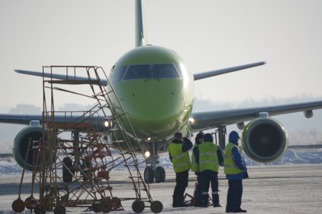 Embraer 170/175 (VQ-BYV) - smile))