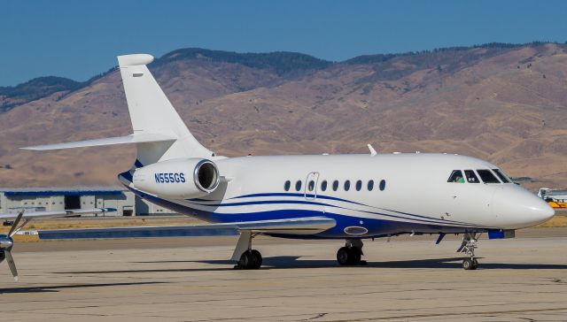 Dassault Falcon 2000 (N555GS) - Dassault Falcon 2000 on Western Aircraft ramp preparing for departure from Boise Airport