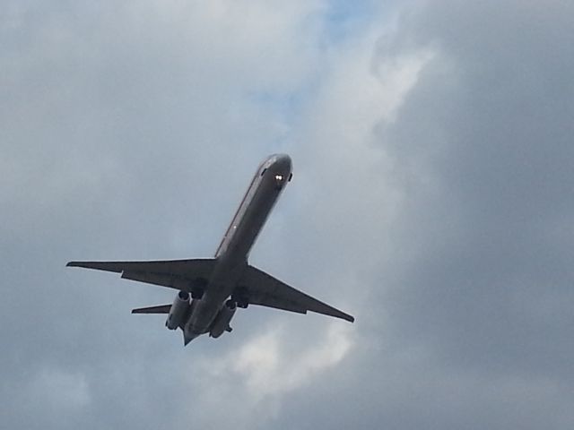 McDonnell Douglas MD-83 (N584AA)