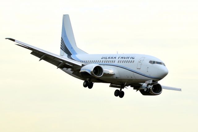 Boeing 737-500 (N708S) - Sierra Pacific 708 arriving from Fort Bliss 