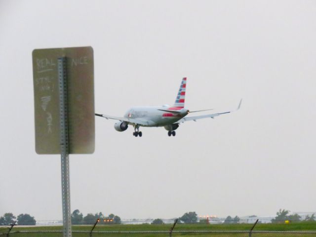 Airbus A319 (N9008U)
