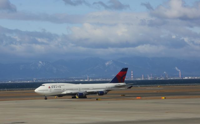 Boeing 747-400 (N665US)