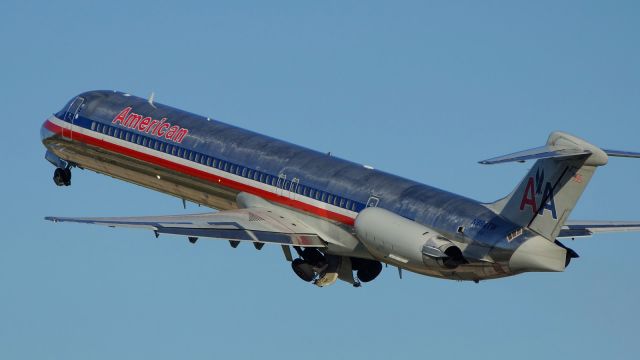 McDonnell Douglas MD-83 (N984TW) - Departing 4.