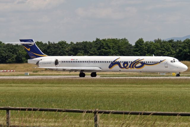 McDonnell Douglas MD-90 (HB-JIA)