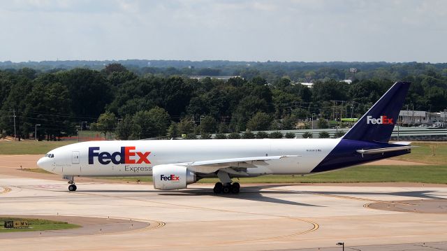 BOEING 777-200LR (N888FD)