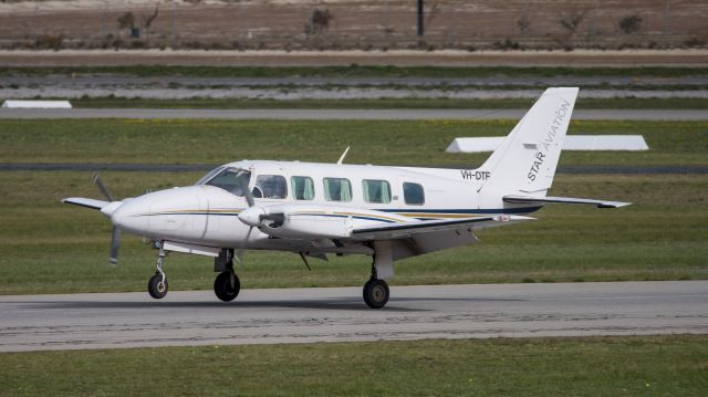 Piper Navajo (VH-DTF)