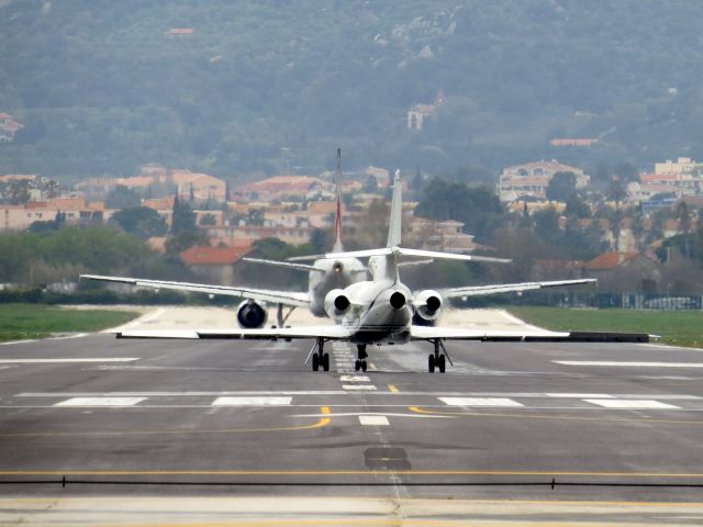 Dassault Falcon 50 (F-GPPF) - taxiing on rwy 31 to take off rwy 05 behind AF F-GUGR