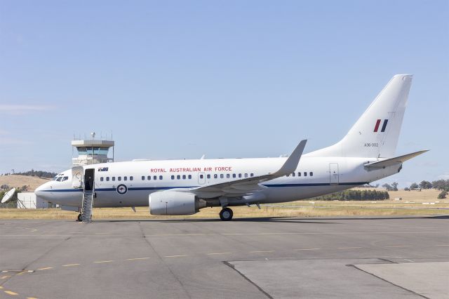 Boeing 737-700 (A36002) - Royal Australian Air Force (A36-002) Boeing 737-7DT (BBJ) at Wagga Wagga Airport