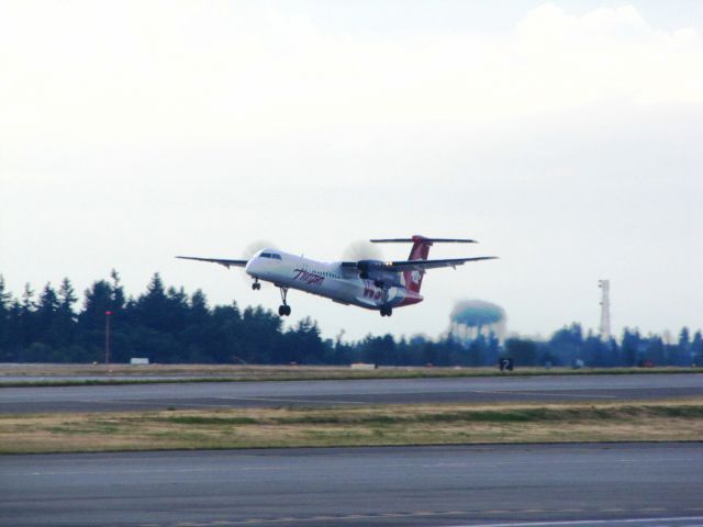 de Havilland Dash 8-400 (N435QX)