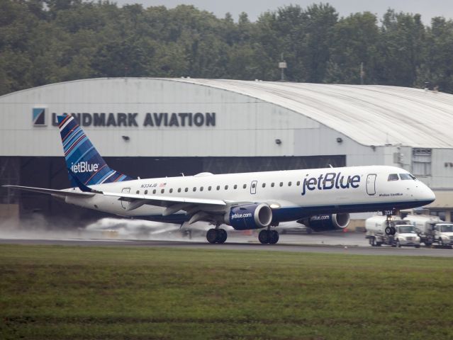 Embraer ERJ-190 (N334JB) - Take off runway 16 on a rainy morning. Westchester 3 SID.